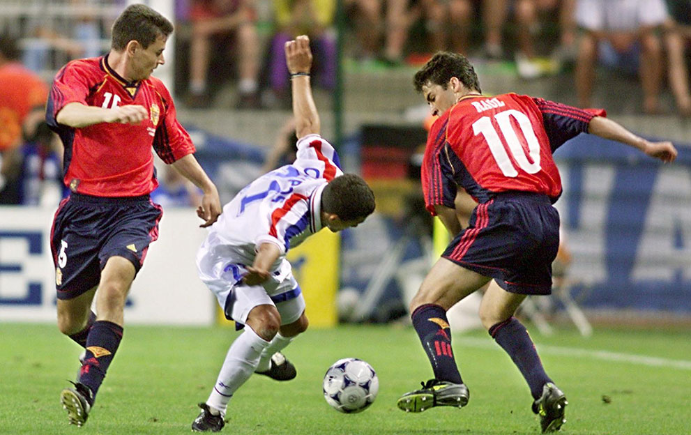 Spain vs croatia live streaming. Испания Парагвай 2002. World Cup Bulgaria Spain 1998. Raul Spain.