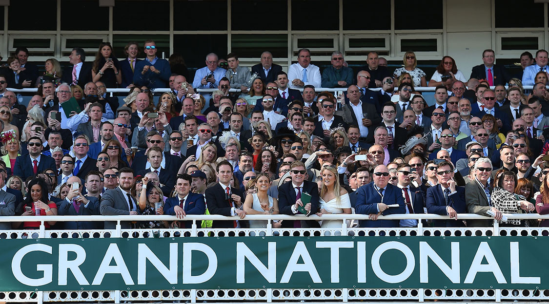 Grand-National-crowd