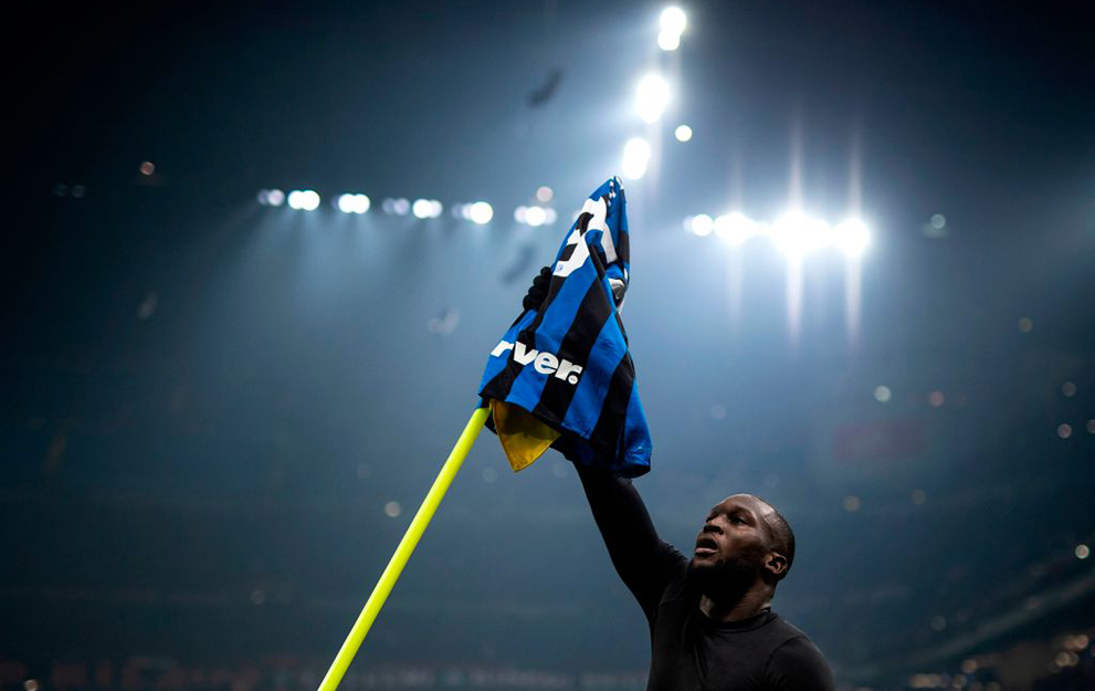 Inter Milan's forward Romelu Lukaku from Belgium celebrates after scoring during the Italian Serie A football match Inter Milan vs AC Milan on February 9, 2020 at the San Siro stadium in Milan. (Photo by MARCO BERTORELLO / AFP) (Photo by MARCO BERTORELLO/AFP via Getty Images)