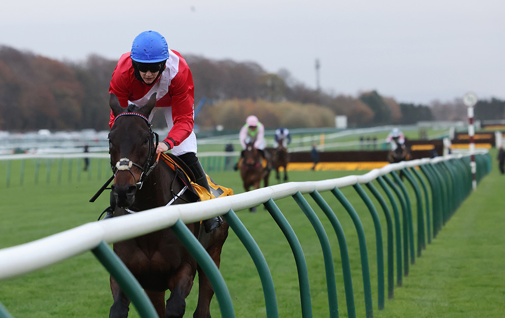 A-Plus-Tard-wins-at-Haydock-Betfair-Chase-2021