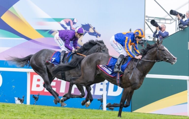 Auguste Rodin wins the Epsom Derby from King Of Steel