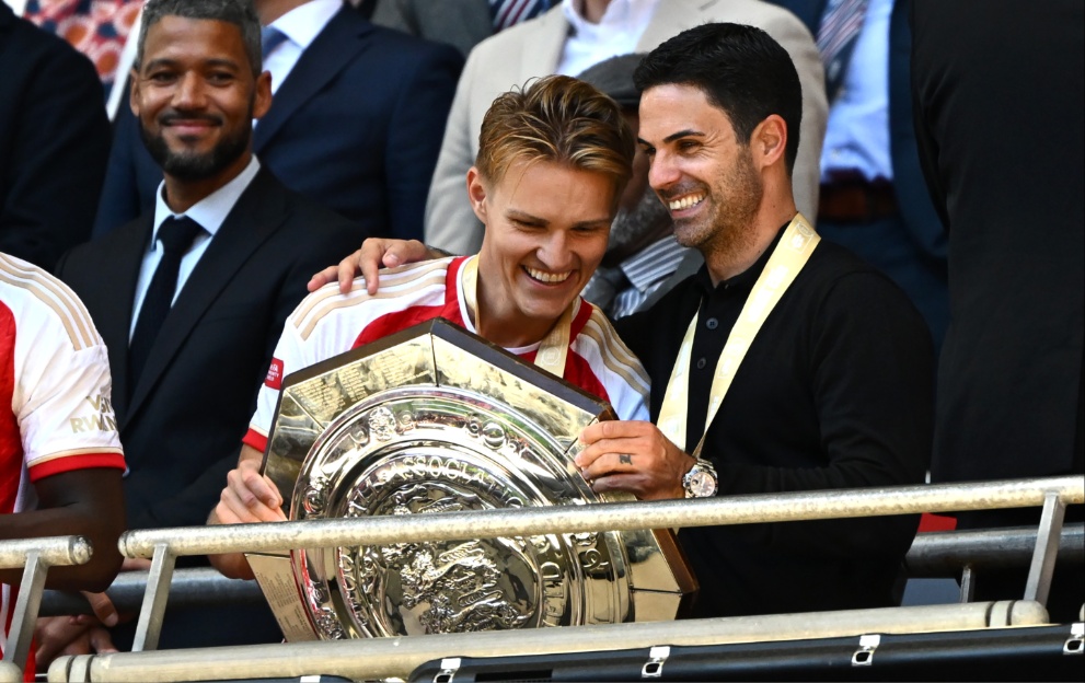 Mikel Arteta and Martin Odegaard with the Community Shield