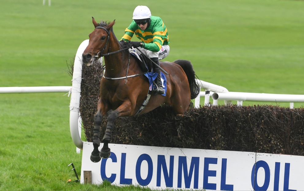 Fakir d'Oudairies wins the Clonmel Oil Chase