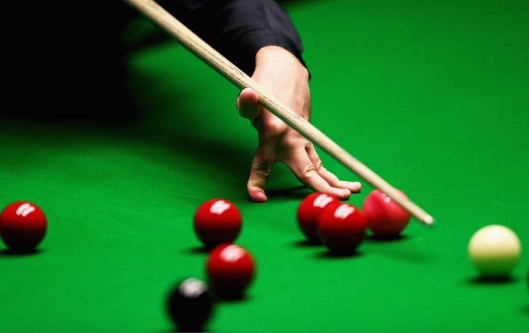 Snooker cue and balls