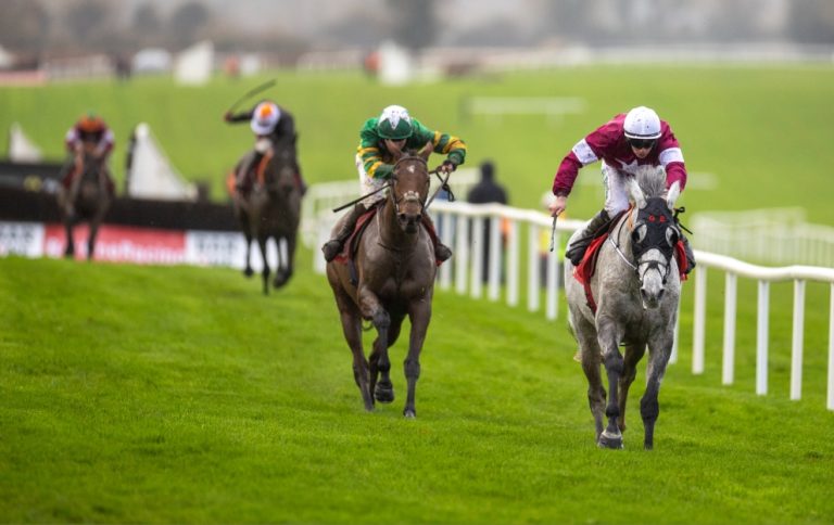 Coko Beach wins the Troytown Handicap Chase