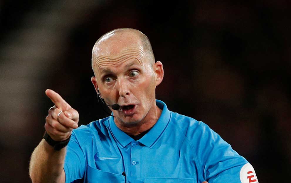 Mike Dean's 10 most notorious refereeing incidents