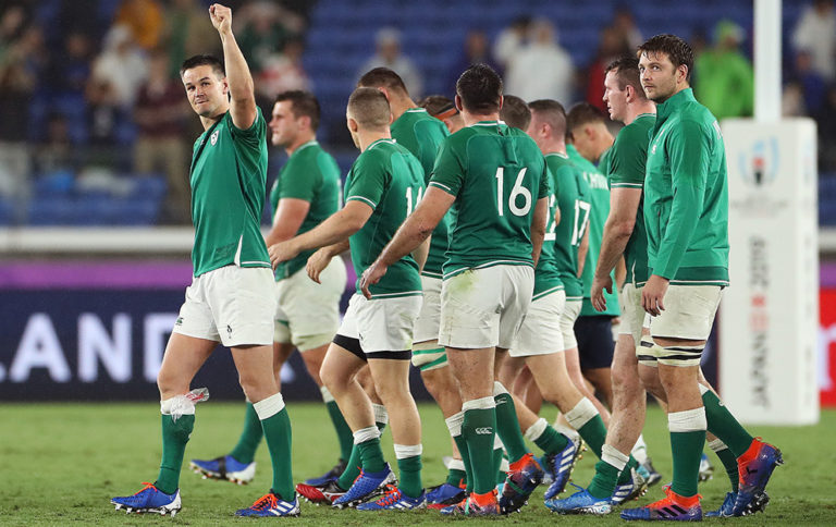 Niall-Scannell-(1st-L)-and-Ireland-players-celebrate