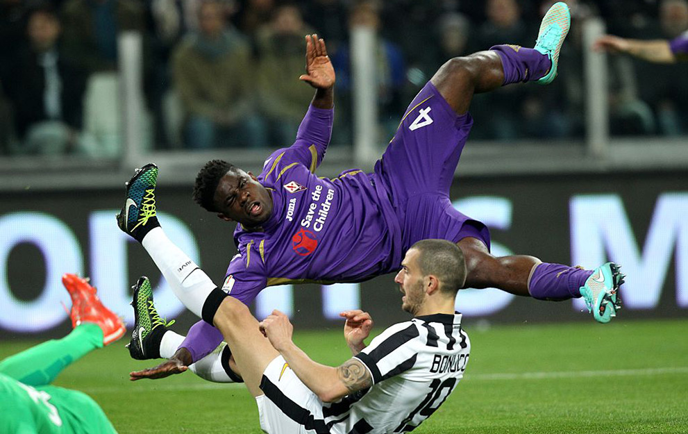 Fiorentina's English defender Micah Richards (L) vies for the ball with Juventus' defender Leonardo Bonucci during the Italian Tim cup football match Juventus Vs Fiorentina on March 5, 2015 at the 
