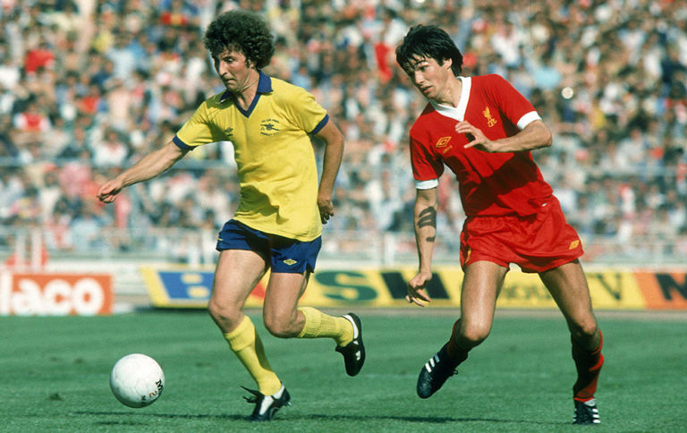 LONDON - AUGUST 11: Alan Sunderland of Arsenal takes the ball past Alan Hansen of Liverpool during the FA Charity Shield match held on August 11, 1979 at Wembley Stadium, in London. Liverpool won the match 3-1. (Photo by Steve Powell/Getty Images)