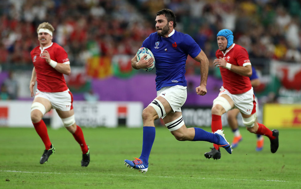 OITA, JAPAN - OCTOBER 20: Charles Ollivon of France breaks with the ball to score a try during the Rugby World Cup 2019 Quarter Final match between Wales and France at Oita Stadium on October 20, 2019 in Oita, Japan. (Photo by David Rogers/Getty Images)