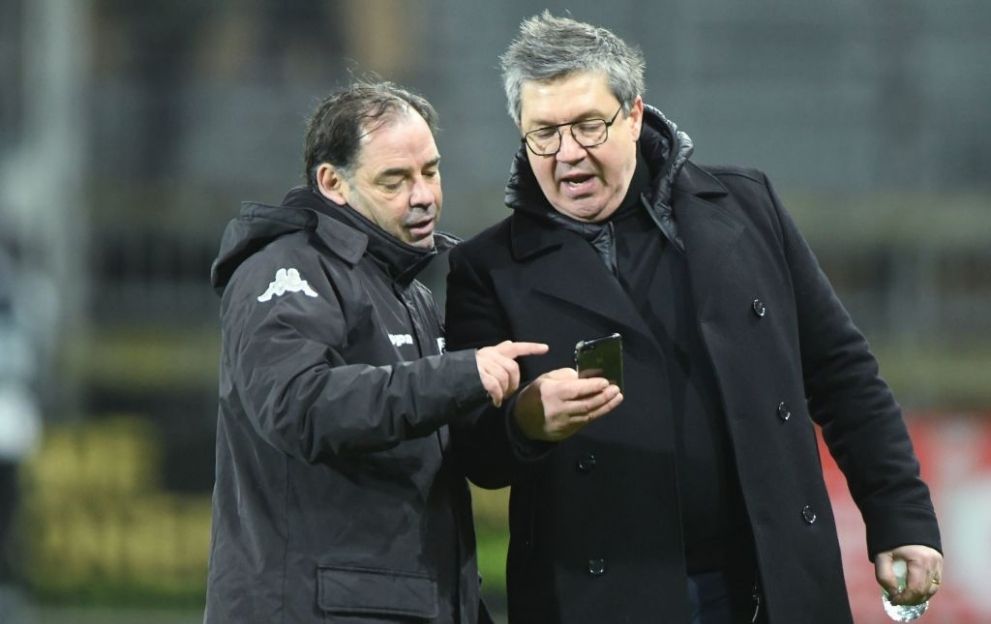 Angers' French coach Stephane Moulin (L) and Angers' French General Manager Olivier Pickeu look at a mobile phone at the end of the French L1 football match between Brest and Angers, on February 29, 2020, at the Francis Le Ble Stadium, in Brest, western France