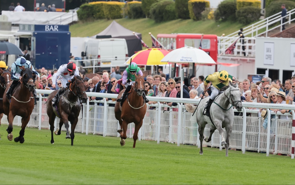 Lord Riddiford wins at Glorious Goodwood